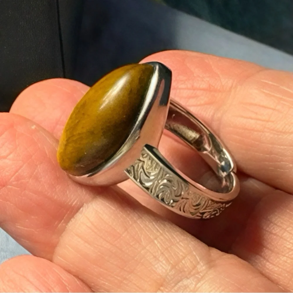 Gilded Horizon Studio Series Tiger Eye Adjustable Ring Gift Boxed - Picture 4 of 5